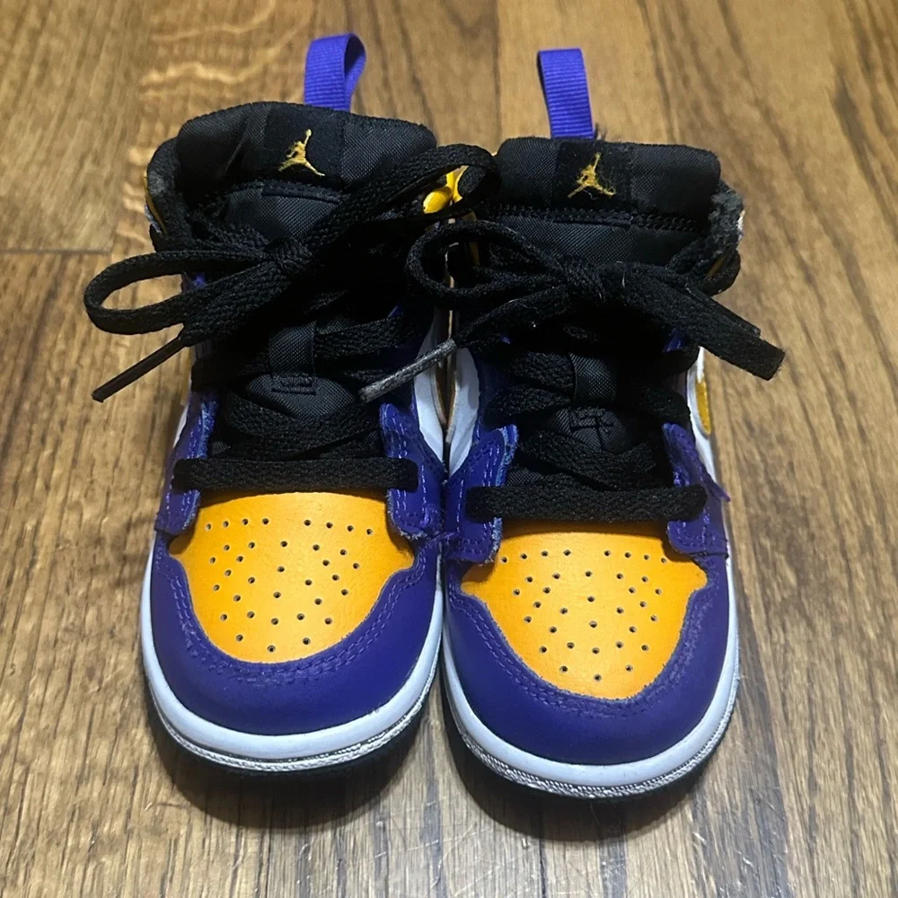 Nike Air Jordan 1 Mid Lakers Sneakers - Picture 4 of 10